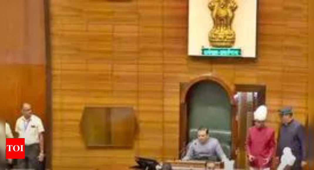 स्पर्धा परीक्षांमधील पेपरफुटीवर कारवाई करण्यासाठी राज्य टेबल बिल