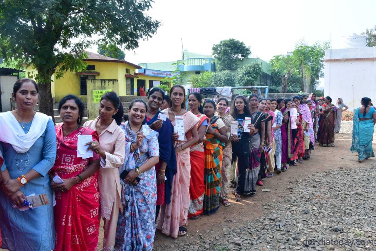 विधानसभेत ७१७ टक्के मतदान पुरुषांपेक्षा महिला आघाडीवर Gondia