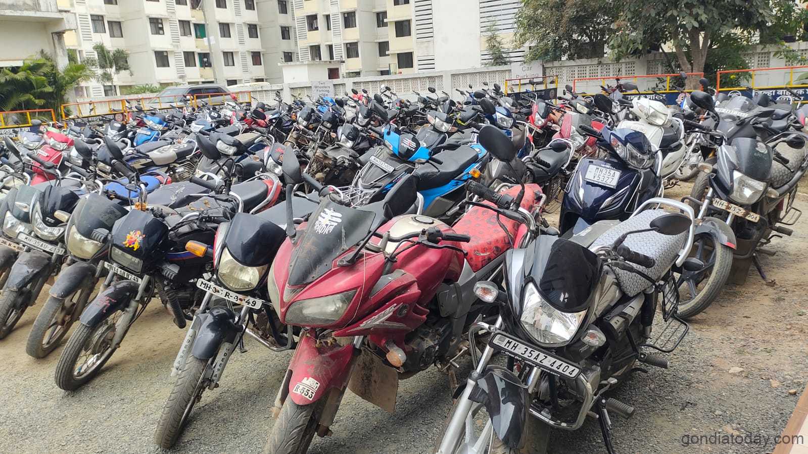 पोलिसांची दुचाकी चालकांवर कारवाई 103 वाहने जप्त Gondia