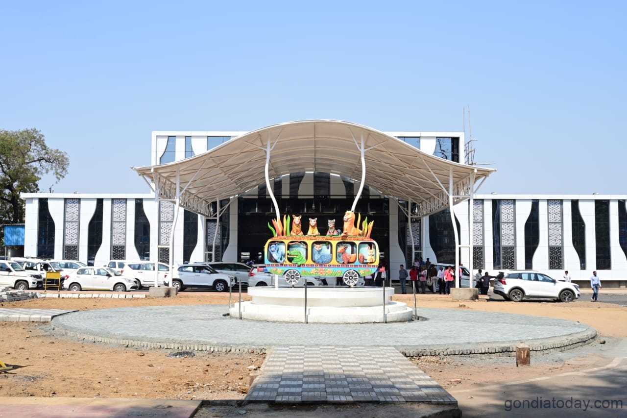 ​​भारत प्रकल्पातील अशा चमकदार गोंडिया रेल्वे स्टेशन ग्रीन क्लीन आणि