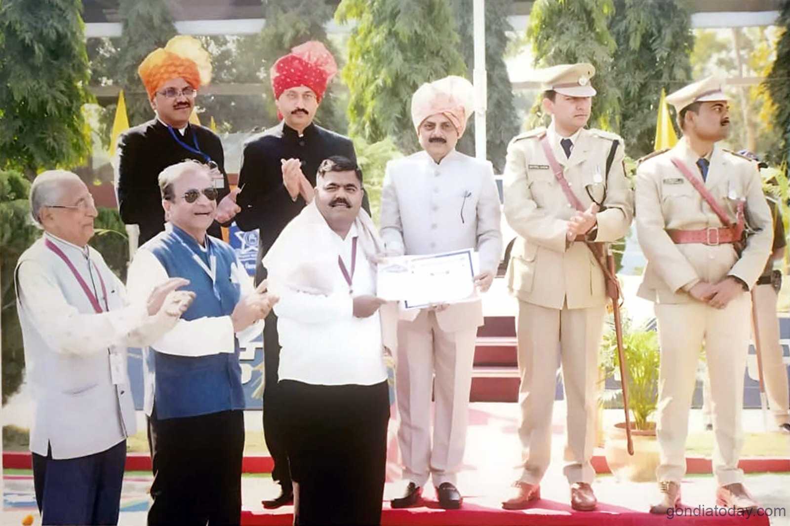 प्रीतियम किंगभोज ज्याला पालक मंत्री प्रितम किंगभोज यांचा राकट