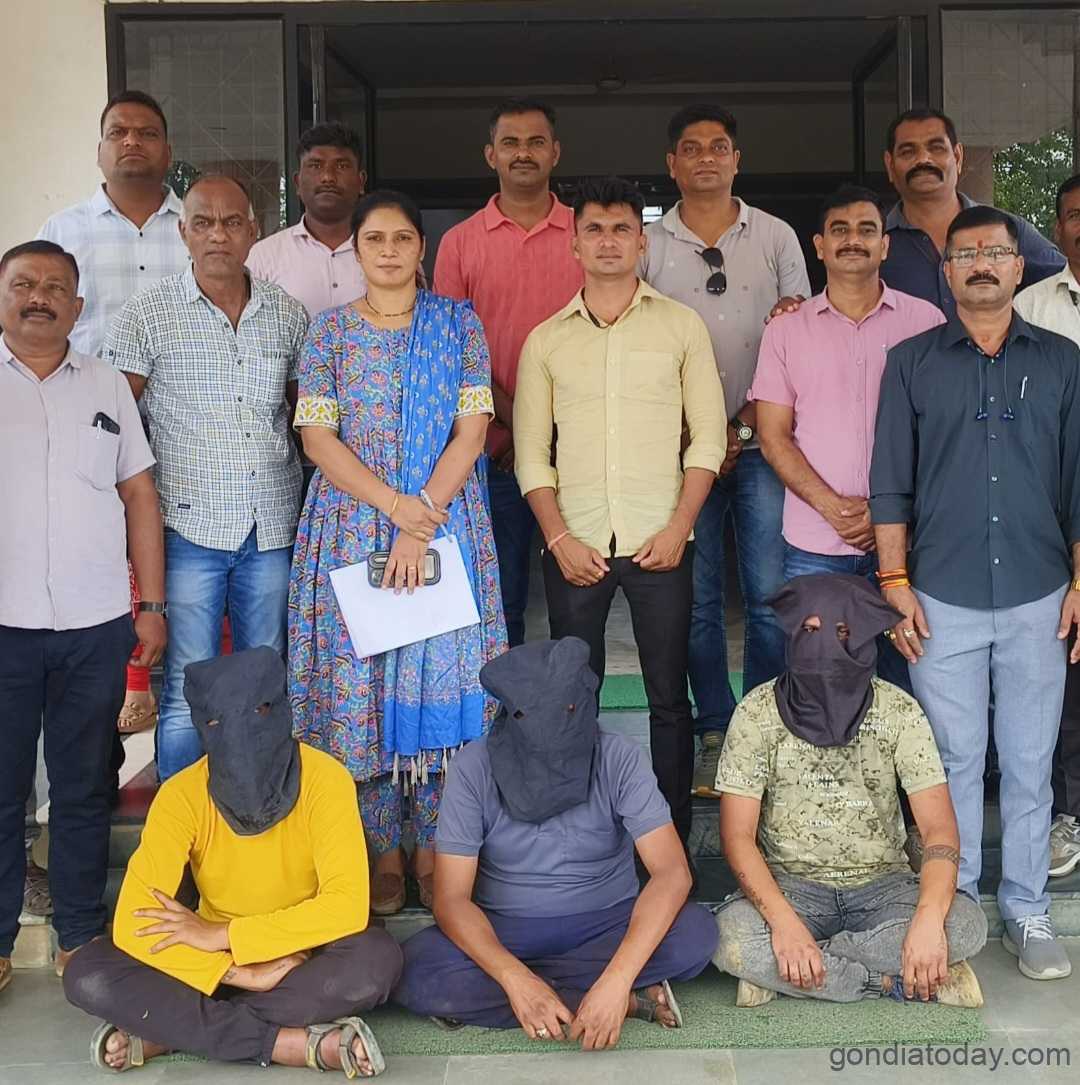 खून 3 आरोपी मादादकर खून प्रकरणात फरार पोलिसांनी काही