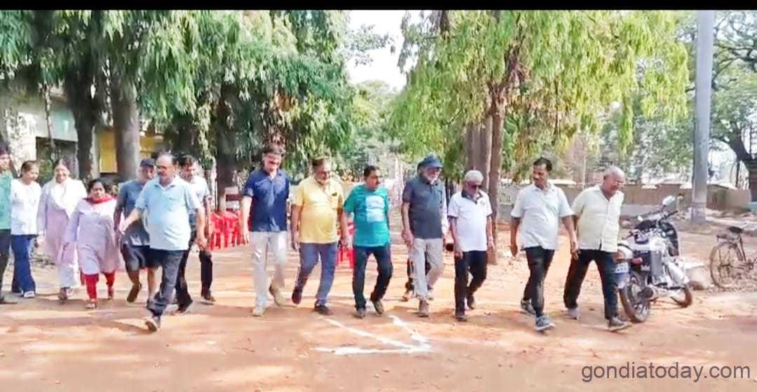 ज्येष्ठ नागरिक वॉकथन पूर्ण झाले मोठ्या संख्येने ज्येष्ठ नागरिकांनी