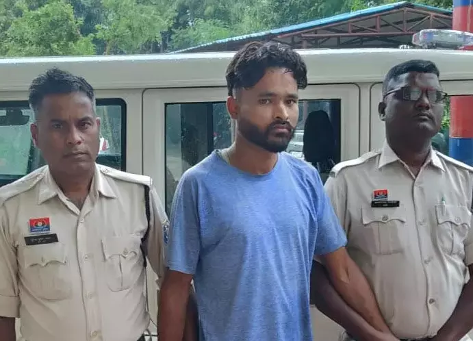 आरोपी को न्यायिक रिमांड पर जेल ले जाती पुलिस