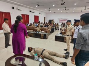 राजनांदगांव पुलिस जवानों को रेडक्रॉस द्वारा सीपीआर और प्राथमिक उपचार का प्रशिक्षण