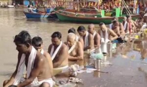 श्राद्ध पक्ष 2025 – पूर्वजों को प्रसन्न करने के लिए करें तर्पण और पिंडदान