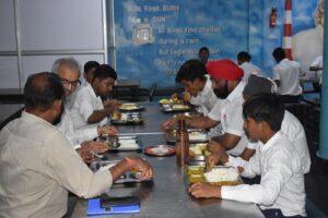 राज्य अल्पसंख्यक आयोग अध्यक्ष अमरजीत सिंह छाबड़ा ने किया 50 सीटर अल्पसंख्यक छात्रावास का निरीक्षण 2 राज्य अल्पसंख्यक आयोग अध्यक्ष अमरजीत सिंह छाबड़ा ने छात्रों के साथ भोजन कर उनकी समस्याओं को जाना।