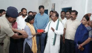  बलरामपुर लुत्ती डैम हादसा – कृषि मंत्री रामविचार नेताम प्रभावित परिवारों से मिले