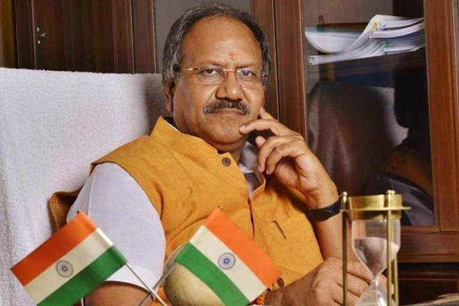 रायपुर में नया भारत उत्सव में युवाओं से संवाद करते सांसद बृजमोहन अग्रवाल