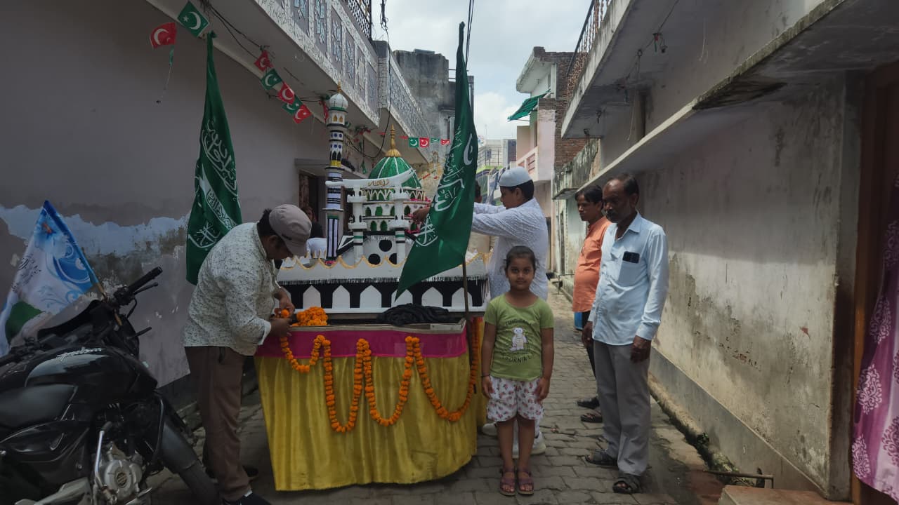 लखीमपुर खीरी में ईद मिलादुन्नबी का जुलूस