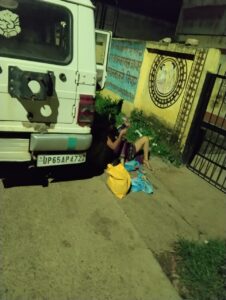 सोनभद्र अस्पताल लापरवाही में गेट पर महिला की डिलीवरी