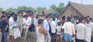 लखीमपुर खीरी नाव हादसा – नौव्वापुर गांव में बाढ़ राहत सामग्री लेने जा रहे लोगों की नाव पलटी