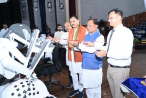 एम्स रायपुर का बाहरी दृश्य, जहाँ नया रोबोटिक सिस्टम स्थापित हुआ।