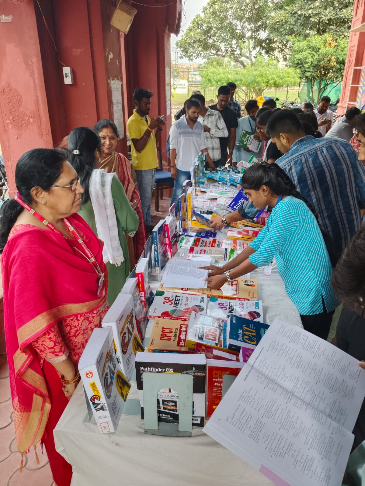 भोपाल सेंट्रल लाइब्रेरी में प्रतियोगी परीक्षाओं के लिए लॉन्च हुई 100 नई किताबें